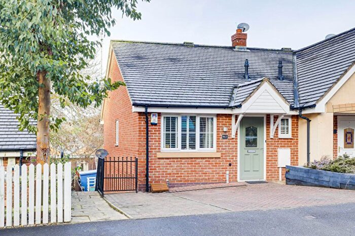 3 Bedroom End Of Terrace House For Sale In Blackthorn Close, Gedling, NG4