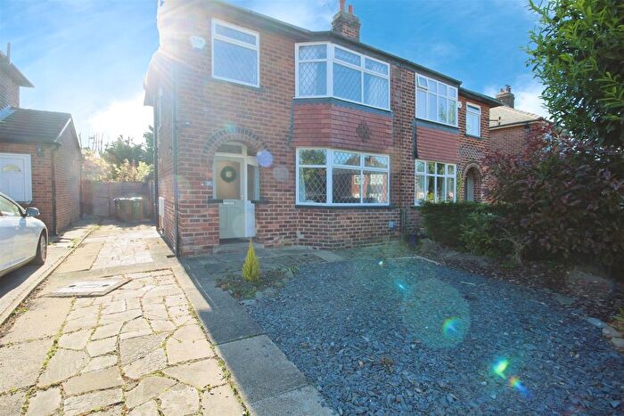 3 Bedroom Semi-Detached House To Rent In Knightsway, Halton, Leeds, LS15