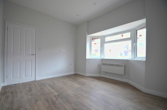 1 Bedroom Flat To Rent In Sidney Road, Staines-Upon-Thames, TW18