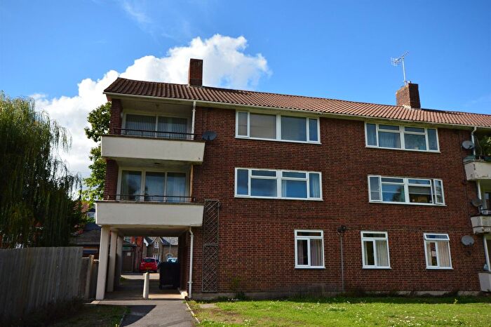 2 Bedroom Flat For Sale In Churchill Court, Wilton, Salisbury, SP2
