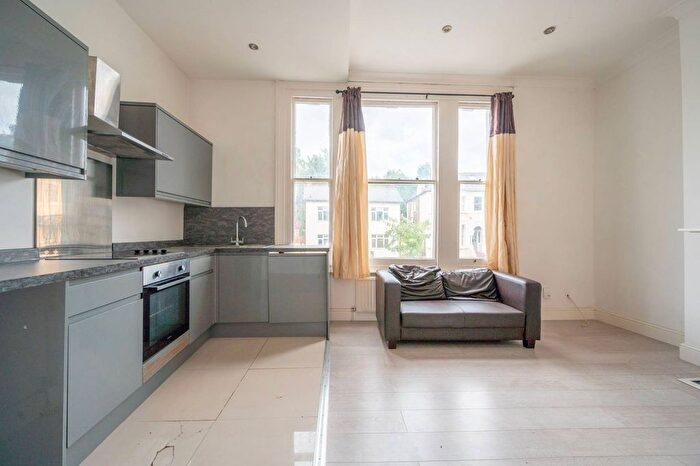 2 Bedroom Flat To Rent In Henre Hill, Herne Hill, London, SE24