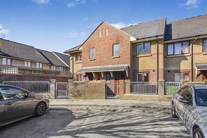 3 Bedroom Terraced House For Sale In Arnett Square, Chingford, E4