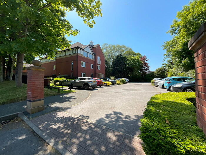2 Bedroom Apartment For Sale In Chase Close, Birkdale, Southport, PR8