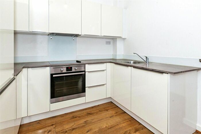 1 Bedroom Flat For Sale In Market Street, Maidenhead, Berkshire, SL6