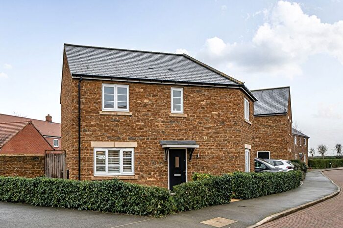 3 Bedroom Link Detached House For Sale In Garners Field, Great Bourton, OX17
