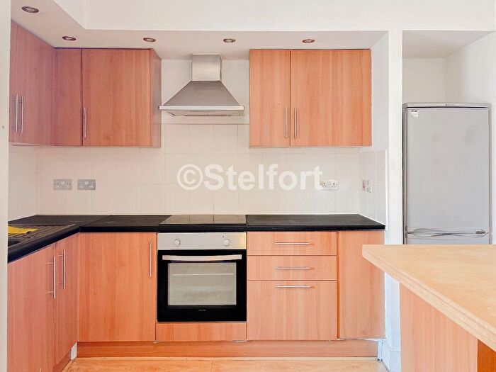 4 Bedroom Flat To Rent In Holloway Road, London, N7