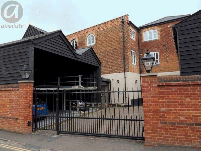 2 Bedroom Apartment To Rent In Castle Gate Development, Bedford, MK40