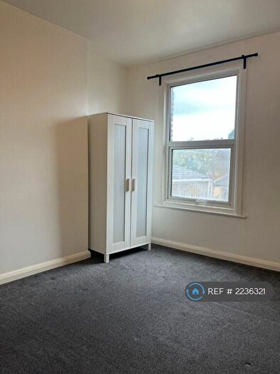 3 Bedroom Flat To Rent In Wood Vale, London, SE23