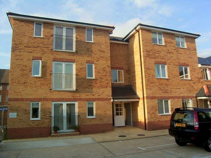 2 Bedroom Flat To Rent In Avon House Avon Road Upminster Essex, RM14