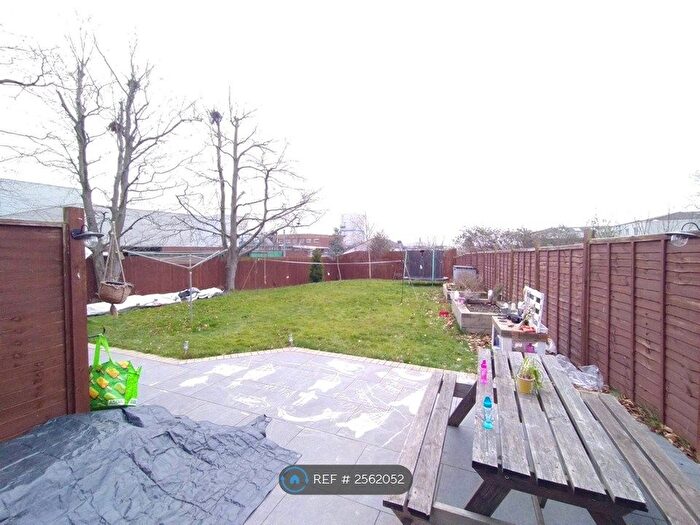 3 Bedroom Semi-Detached House To Rent In Wilman Close, Coventry, CV4