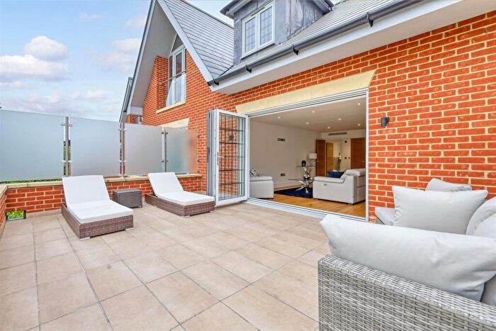 2 Bedroom Apartment For Sale In Shenfield Road, Shenfield, Brentwood, CM15