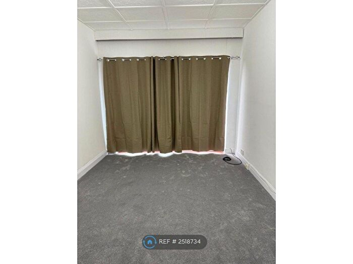 4 Bedroom Semi-Detached House To Rent In Aintree Crescent, Ilford, IG6