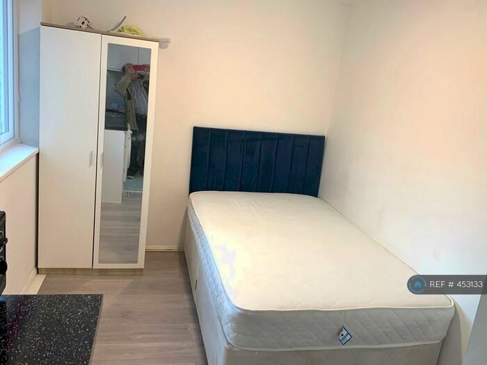 Studio To Rent In Tresham Crescent, London, NW8