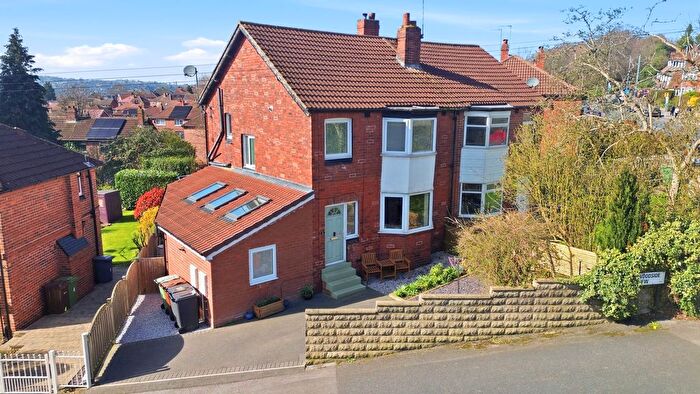3 Bedroom Semi Detached House For Sale In Woodside View, Leeds, LS4