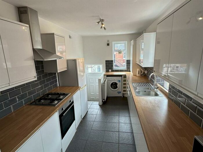 5 Bedroom Apartment To Rent In Tosson Terrace, Heaton, NE6