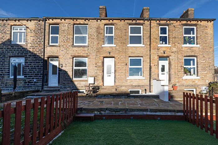 2 Bedroom Terraced House To Rent In Cowrakes Road, Huddersfield, HD3