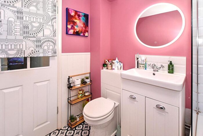 2 Bedroom Flat For Sale In Third Avenue, Cliftonville, CT9 - Photo 11