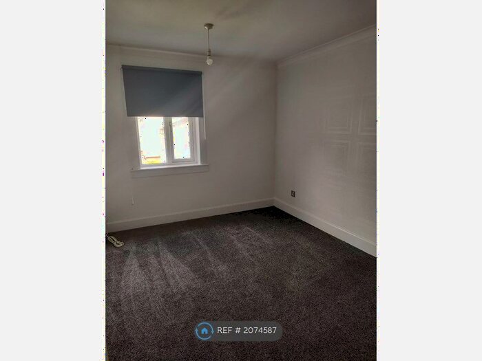 3 Bedroom Flat To Rent In Northbarr, Erskine, PA8