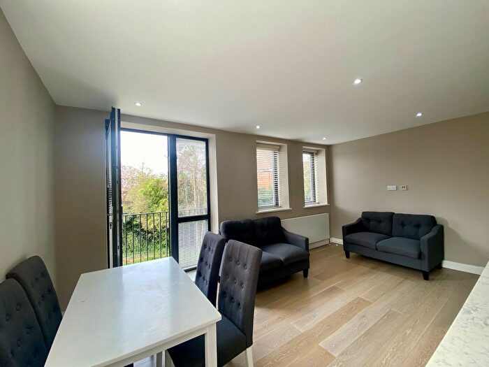 2 Bedroom Flat To Rent In Swakeleys Road, Ickenham, UB10