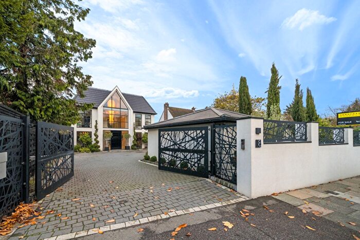 5 Bedroom Detached House For Sale In Croydon Road, Keston, BR2