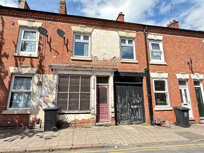 2 Bedroom Terraced House For Sale In Myrtle Road, Leicester, LE2