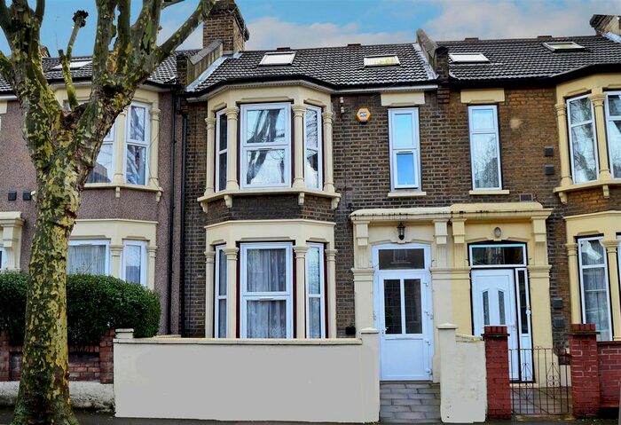 2 Bedroom Flat To Rent In Warren Road, London, E10