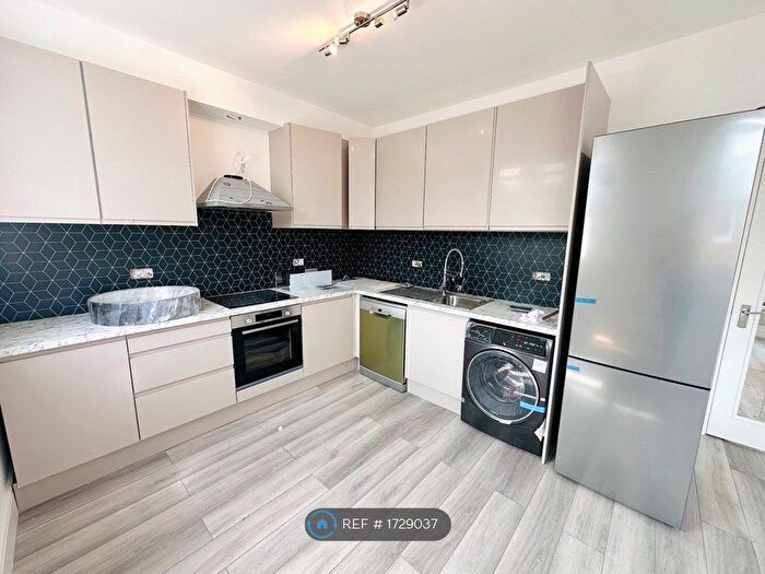 5 Bedroom Flat To Rent In Hammersmith, London, W6