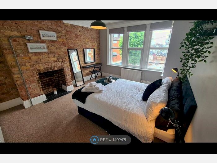 2 Bedroom Flat To Rent In Leighton Avenue, Leigh-On-Sea, SS9