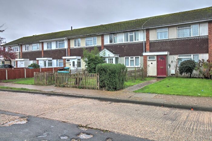 3 Bedroom Terraced House For Sale In Wheatcroft, Littlehampton, BN17