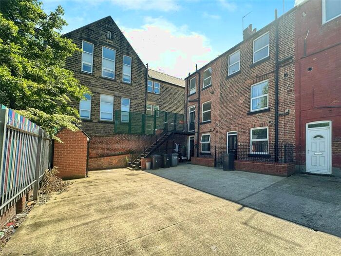 2 Bedroom Flat To Rent In Doncaster Road, Barnsley, South Yorkshire, S70