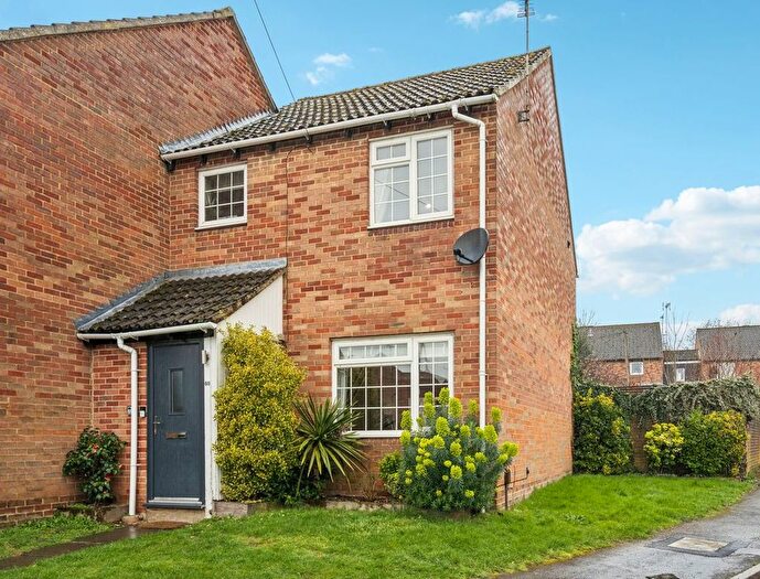 3 Bedroom End Terrace House For Sale In Churchill Drive, Marlow, SL7