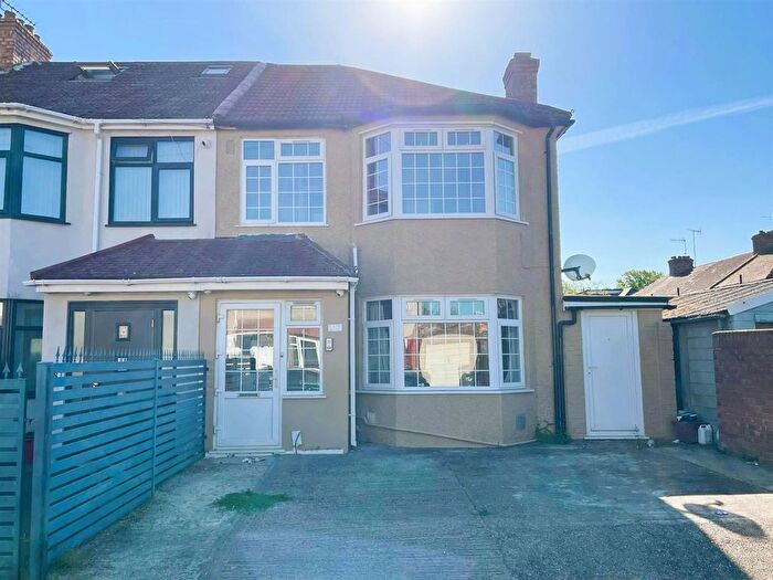 4 Bedroom End Terrace House To Rent In Manor Avenue, Hounslow, TW4