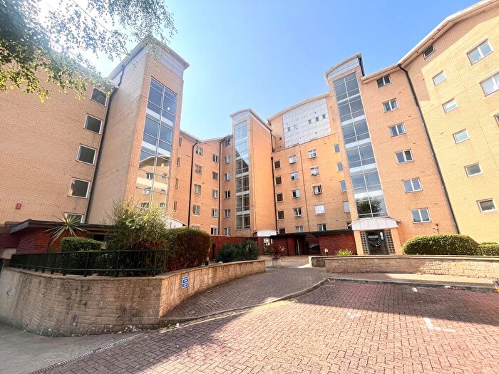 2 Bedroom Apartment To Rent In Adventurers Quay, Cardiff Bay, CF10