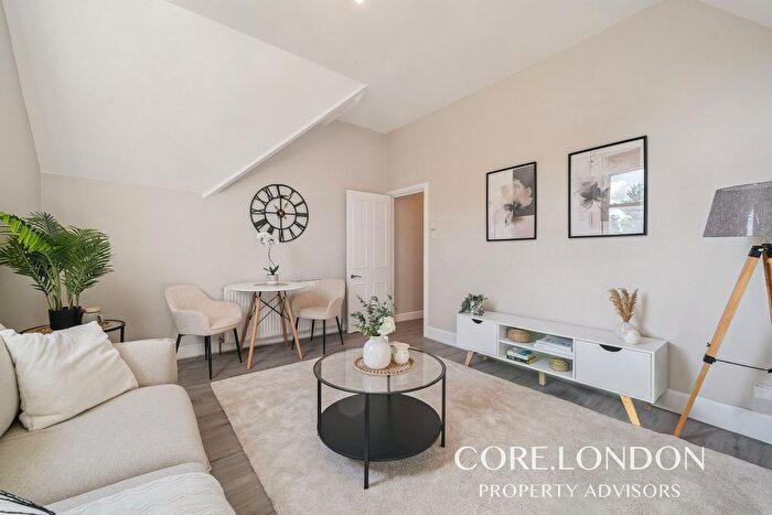 1 Bedroom Flat For Sale In Grange Park, London, W5