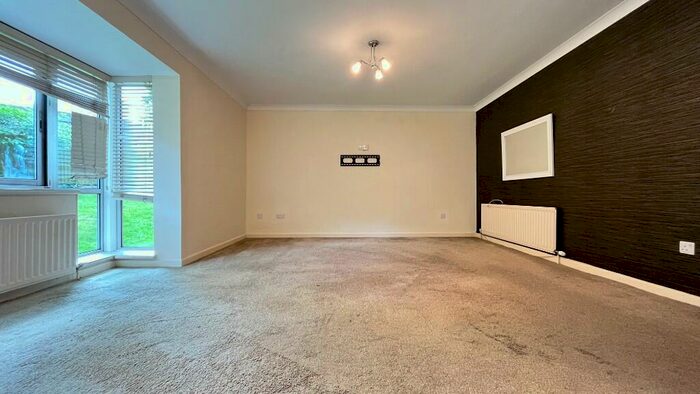 2 Bedroom Apartment To Rent In White Lodge Close, Sutton, Surrey, SM2