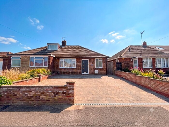 3 Bedroom Semi-Detached Bungalow For Sale In Green Lane, Luton, Bedfordshire, LU2