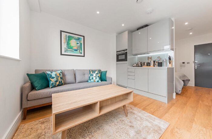 Terraced House To Rent In Papermill House, South Street, Romford, Essex, RM1