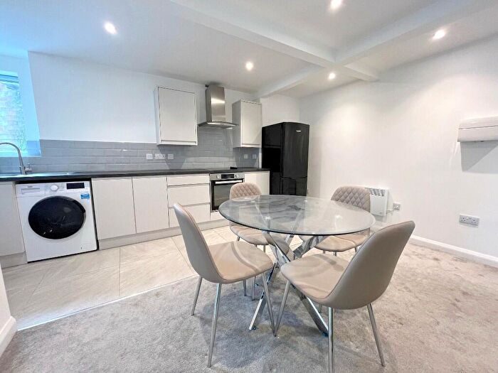 1 Bedroom Flat To Rent In The Parade, Oadby, Leicester, Leicestershire, LE2