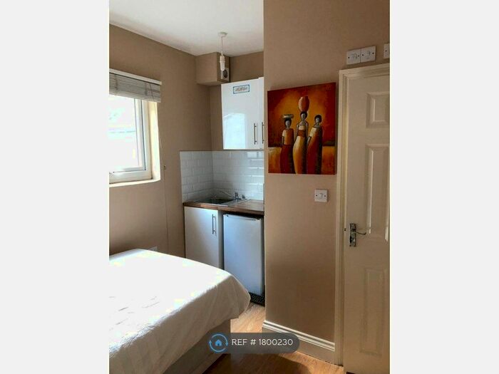 Studio To Rent In Moor Path, Luton, LU3
