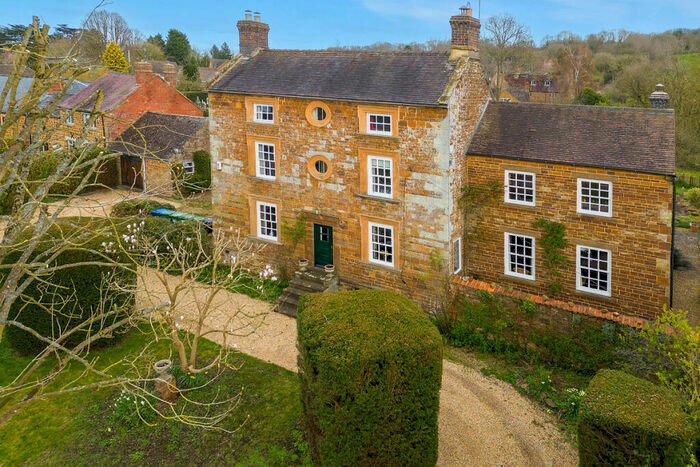 4 Bedroom Detached House For Sale In The Holloway Priors Marston, Warwickshire, CV47