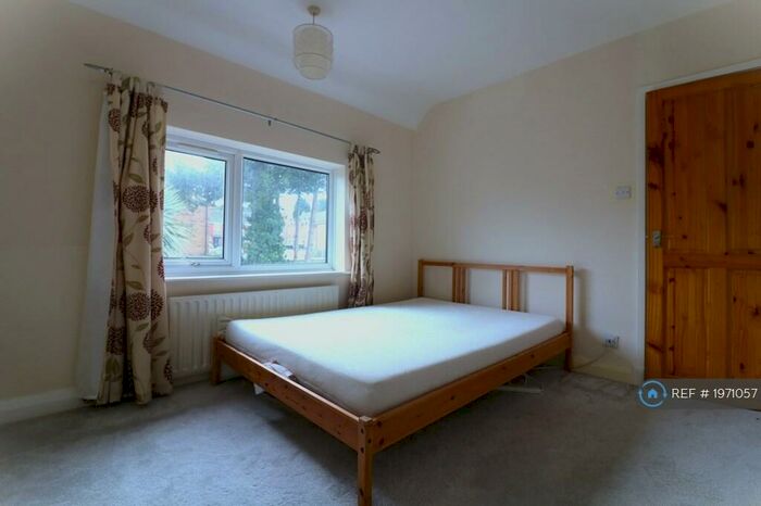 3 Bedroom Semi-Detached House To Rent In Dennis Avenue, Beeston, Nottingham, NG9