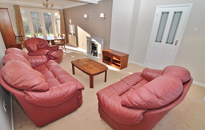 2 Bedroom Detached Bungalow For Sale In Chestnut Avenue, Bedhampton, PO9