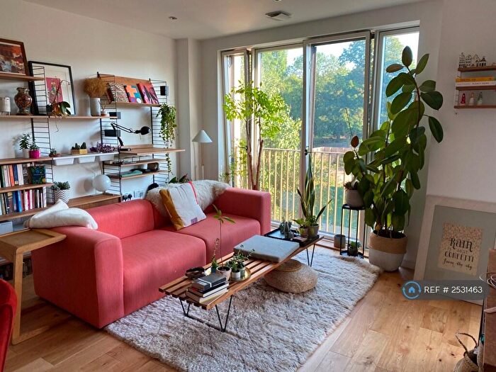 1 Bedroom Flat To Rent In Kimpton Court, London, N4