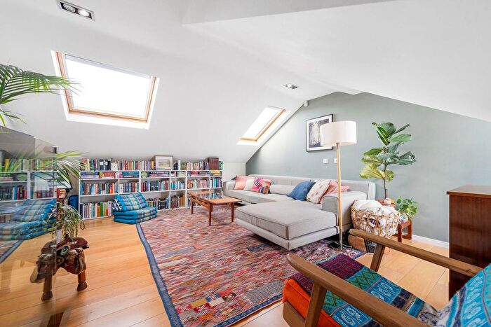 3 Bedroom Flat For Sale In Hubert Grove, SW9