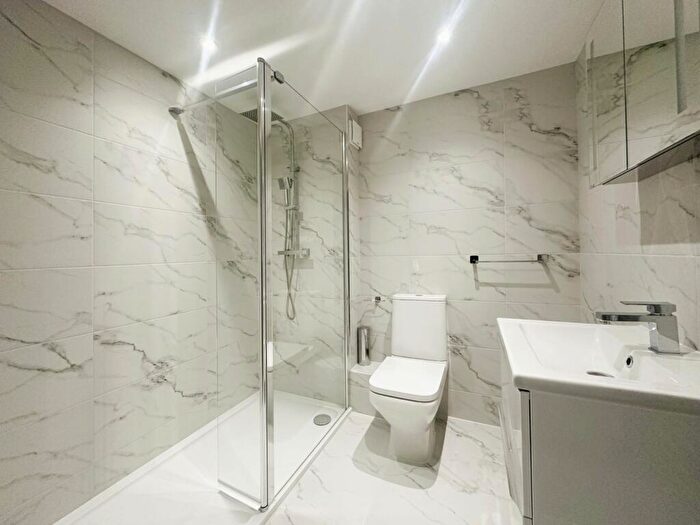 2 Bedroom Apartment To Rent In Scholars Walk, Langley, SL3