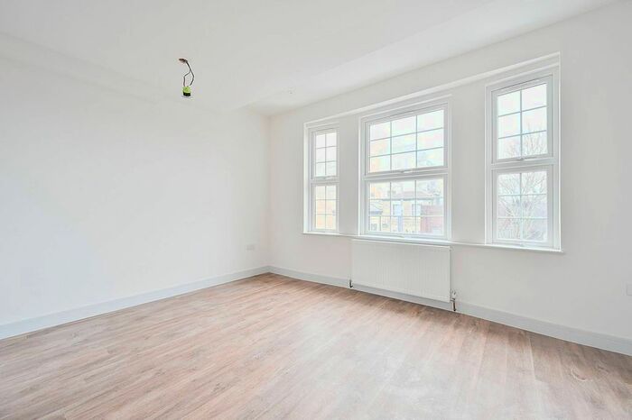 2 Bedroom Flat To Rent In Broadway, West Ealing, W13