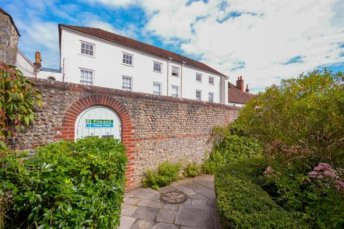 1 Bedroom Flat To Rent In Vicars Close, Chichester PO19