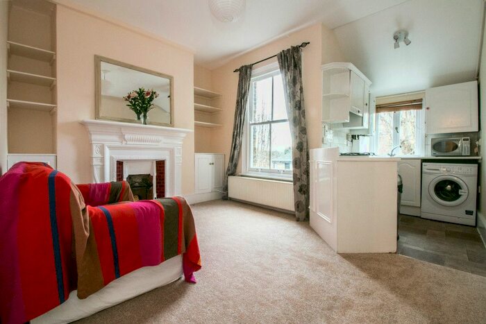 2 Bedroom Flat To Rent In 13 - 18 Elmfield Mansions, Elmfield Road, London SW17
