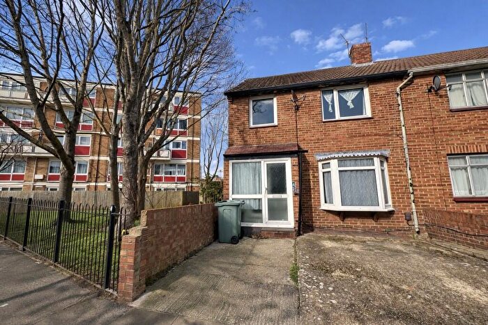 3 Bedroom End Of Terrace House To Rent In Cottage Grove, Southsea, PO5