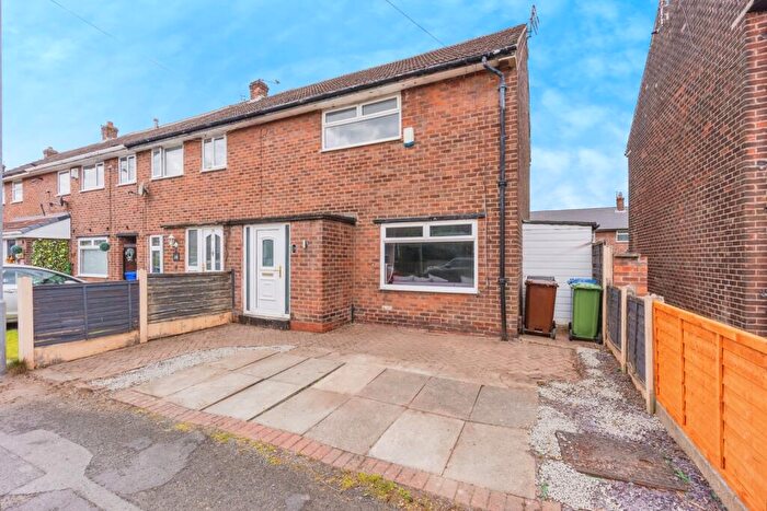 2 Bedroom End Of Terrace House For Sale In Redgate, Hyde, Greater Manchester, SK14